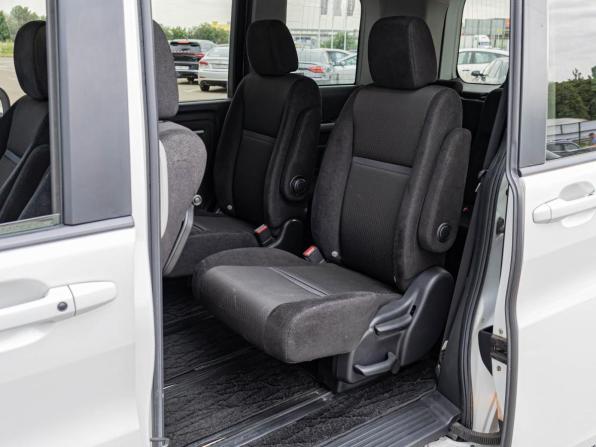 Honda Stepwgn V Рестайлинг с пробегом 2018 года, цена 2 230 000 рублей, 100019 км, минивэн, Автокод Объявления