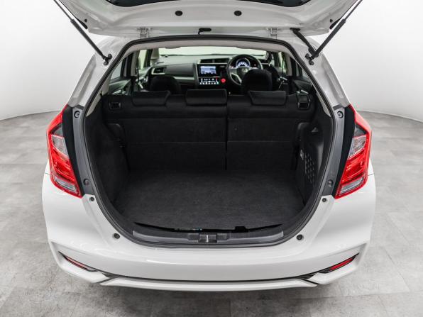 Honda Fit III Рестайлинг с пробегом 2018 года, цена 1 125 000 рублей, 182760 км, хэтчбек, Автокод Объявления