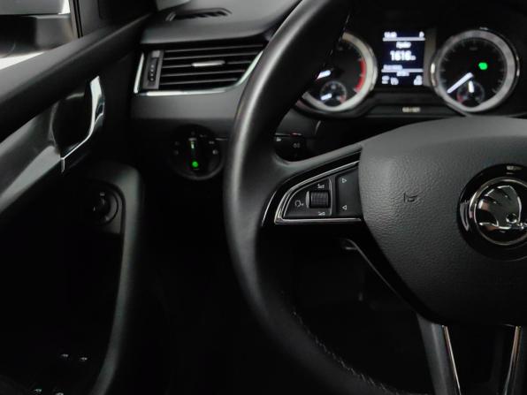 Skoda Octavia III (A7) Рестайлинг с пробегом 2019 года, цена 2 119 000 рублей, 52473 км, лифтбек, Автокод Объявления