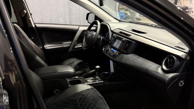 Toyota RAV4 IV (XA40) Рестайлинг с пробегом 2015 года, цена 2 348 000 рублей, 120952 км, внедорожник, Автокод Объявления