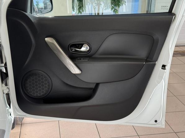 Renault Logan II Рестайлинг с пробегом 2019 года, цена 899 000 рублей, 70000 км, седан, Автокод Объявления