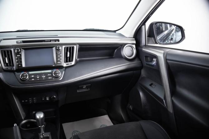 Toyota RAV4 IV (XA40) Рестайлинг с пробегом 2017 года, цена 2 159 000 рублей, 210000 км, внедорожник, Автокод Объявления