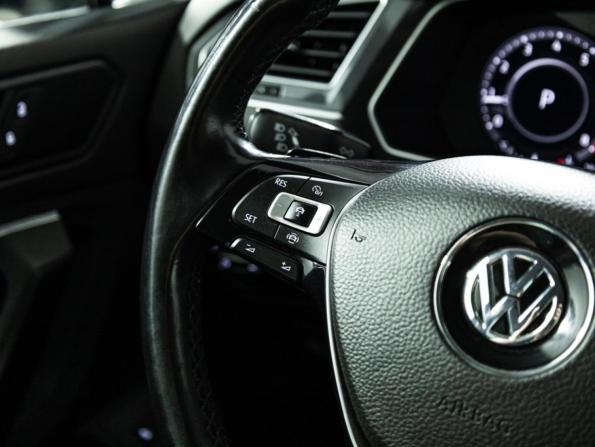 Volkswagen Tiguan II с пробегом 2018 года, цена 2 699 700 рублей, 154564 км, внедорожник, Автокод Объявления