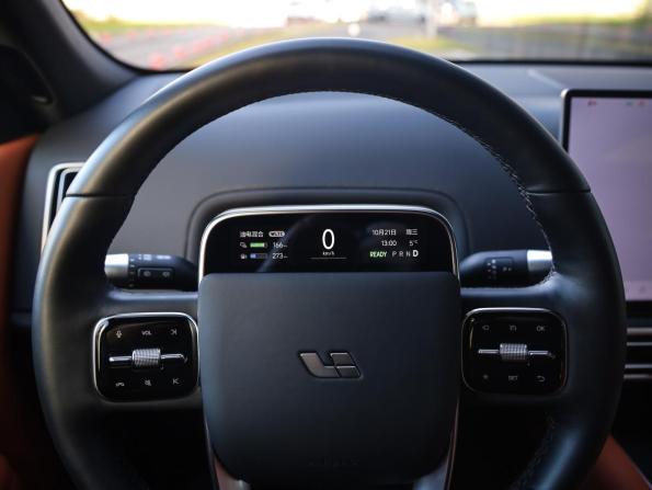 Li Auto (Lixiang) L7 I Рестайлинг с пробегом 2024 года, цена 7 199 000 рублей, 13692 км, внедорожник, Автокод Объявления