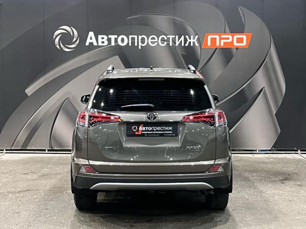 Toyota RAV4 IV (XA40) Рестайлинг с пробегом 2017 года, цена 2 050 000 рублей, 123640 км, внедорожник, Автокод Объявления