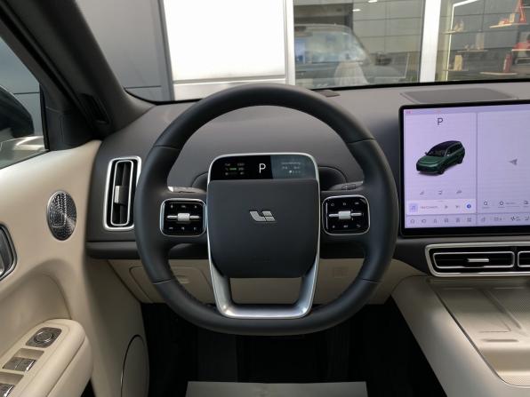 Li Auto (Lixiang) L9 I Рестайлинг с пробегом 2025 года, цена 9 000 000 рублей, 30 км, внедорожник, Автокод Объявления