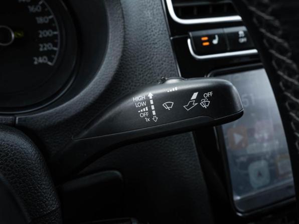 Volkswagen Polo V Рестайлинг с пробегом 2018 года, цена 1 279 700 рублей, 124667 км, седан, Автокод Объявления