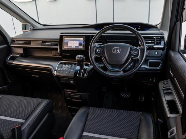 Honda Stepwgn V с пробегом 2016 года, цена 2 030 000 рублей, 90281 км, минивэн, Автокод Объявления