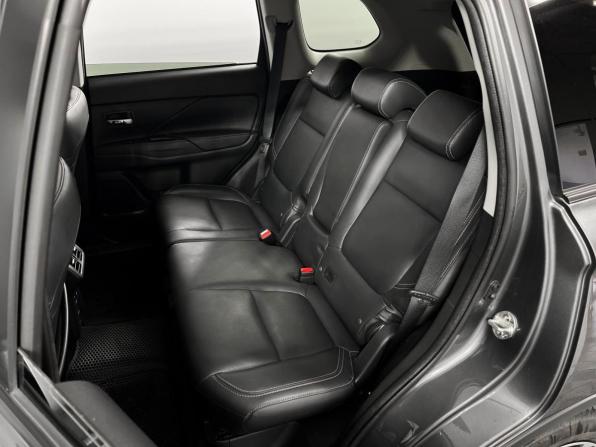 Mitsubishi Outlander III Рестайлинг 3 с пробегом 2019 года, цена 2 425 200 рублей, 111030 км, внедорожник, Автокод Объявления