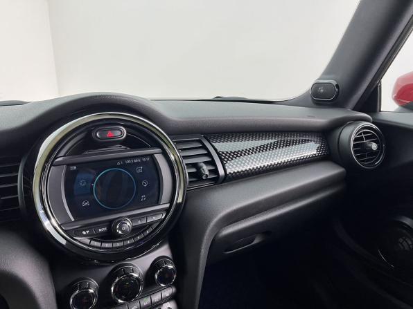 Mini Hatch III (F55/F56) Рестайлинг с пробегом 2020 года, цена 2 790 000 рублей, 54102 км, хэтчбек, Автокод Объявления