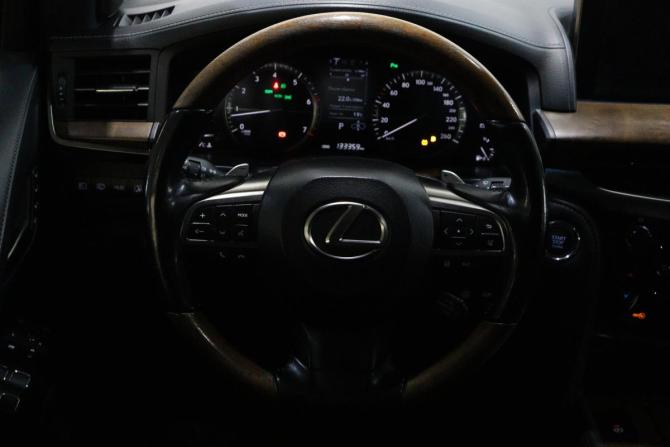 Lexus LX III Рестайлинг 2 с пробегом 2016 года, цена 7 245 000 рублей, 133348 км, внедорожник, Автокод Объявления