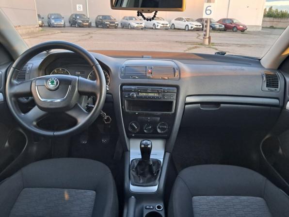 Skoda Octavia II (A5) Рестайлинг с пробегом 2009 года, цена 450 000 рублей, 394118 км, лифтбек, Автокод Объявления