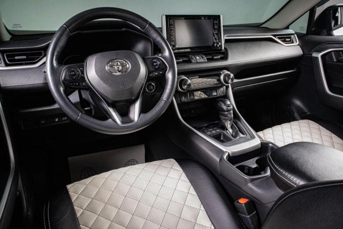 Toyota RAV4 V (XA50) с пробегом 2021 года, цена 4 099 000 рублей, 83900 км, внедорожник, Автокод Объявления