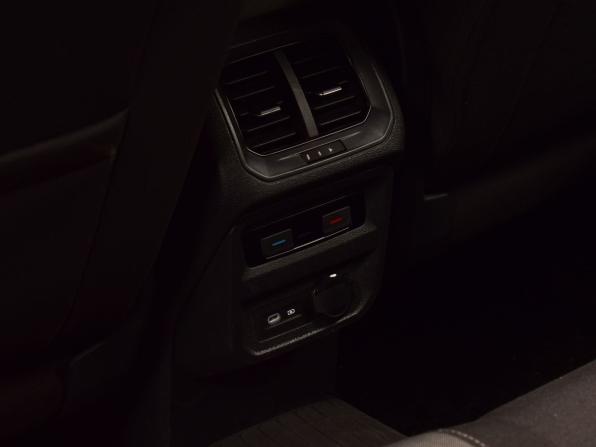 Volkswagen Tiguan II Рестайлинг с пробегом 2021 года, цена 2 585 995 рублей, 35609 км, внедорожник, Автокод Объявления