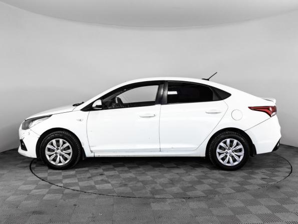 Hyundai Solaris II с пробегом 2018 года, цена 675 000 рублей, 492278 км, седан, Автокод Объявления