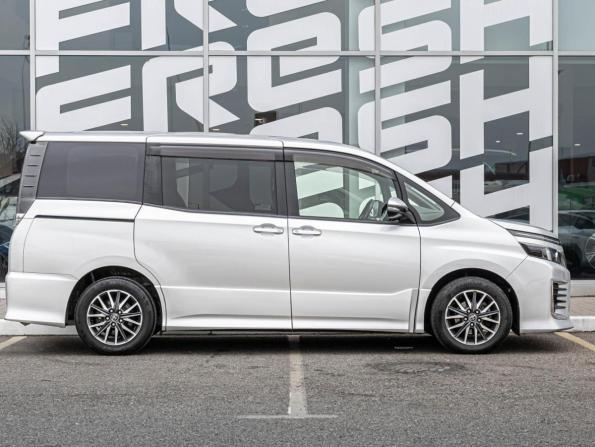 Toyota Voxy III (R80) с пробегом 2014 года, цена 2 149 000 рублей, 104105 км, минивэн, Автокод Объявления