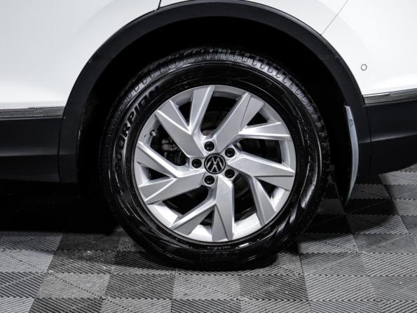 Volkswagen Tiguan II Рестайлинг с пробегом 2021 года, цена 3 399 000 рублей, 58731 км, внедорожник, Автокод Объявления