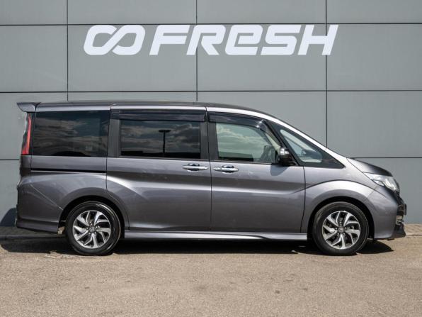 Honda Stepwgn V с пробегом 2017 года, цена 2 150 000 рублей, 71263 км, минивэн, Автокод Объявления