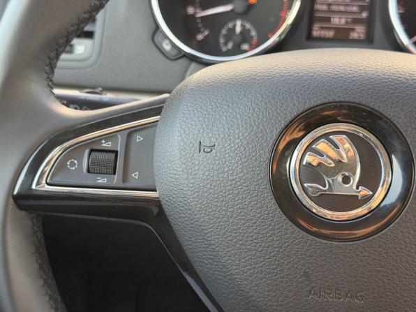 Skoda Yeti I Рестайлинг с пробегом 2014 года, цена 1 500 000 рублей, 97650 км, внедорожник, Автокод Объявления