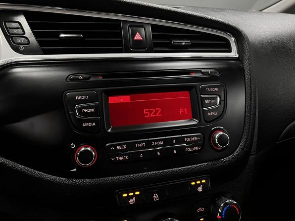 Kia Ceed II Рестайлинг с пробегом 2017 года, цена 1 195 000 рублей, 130849 км, хэтчбек, Автокод Объявления