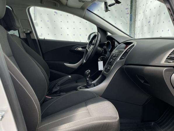 Opel Astra J с пробегом 2012 года, цена 775 000 рублей, 218866 км, хэтчбек, Автокод Объявления
