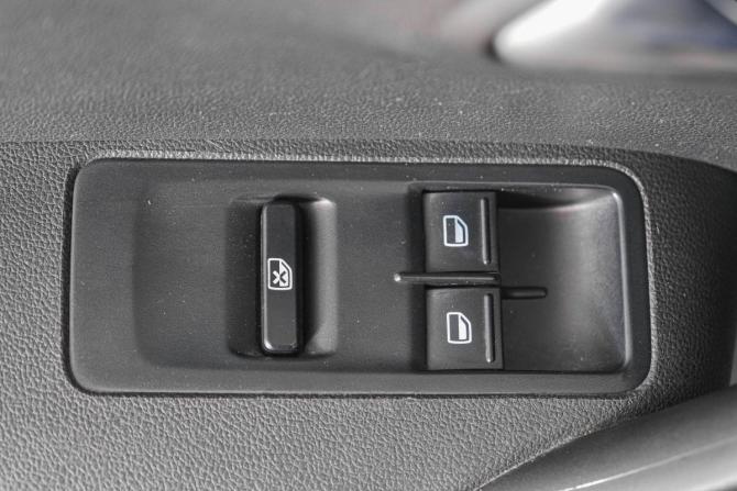 Volkswagen Polo V Рестайлинг с пробегом 2018 года, цена 949 000 рублей, 41700 км, седан, Автокод Объявления