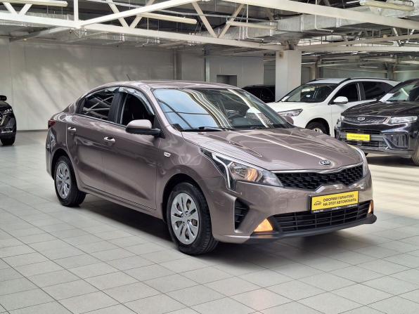 Kia Rio IV Рестайлинг с пробегом 2020 года, цена 1 317 500 рублей, 130195 км, седан, Автокод Объявления