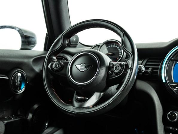 Mini Hatch III (F55/F56) Рестайлинг с пробегом 2019 года, цена 2 899 585 рублей, 82580 км, хэтчбек, Автокод Объявления