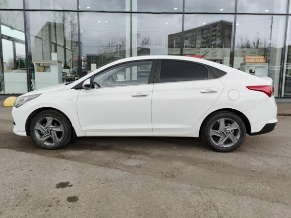 Hyundai Solaris II Рестайлинг с пробегом 2021 года, цена 1 940 000 рублей, 15580 км, седан, Автокод Объявления