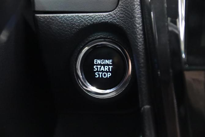 Toyota Camry VII (XV50) Рестайлинг с пробегом 2016 года, цена 2 365 650 рублей, 134588 км, седан, Автокод Объявления