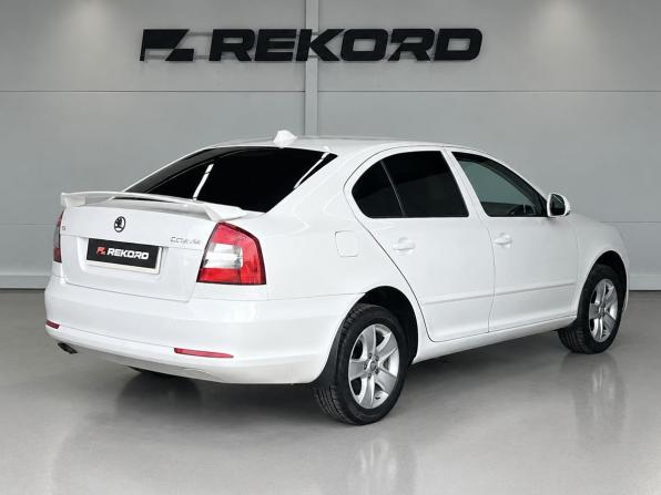 Skoda Octavia II (A5) Рестайлинг с пробегом 2011 года, цена 949 000 рублей, 178000 км, лифтбек, Автокод Объявления