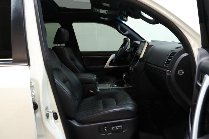 Toyota Land Cruiser 200 Series Рестайлинг 2 с пробегом 2020 года, цена 8 299 000 рублей, 267617 км, внедорожник, Автокод Объявления