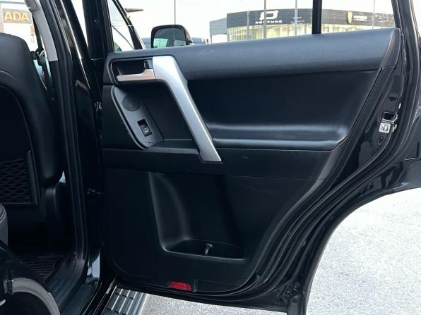 Toyota Land Cruiser Prado 150 Series Рестайлинг 2 с пробегом 2018 года, цена 4 750 000 рублей, 89426 км, внедорожник, Автокод Объявления