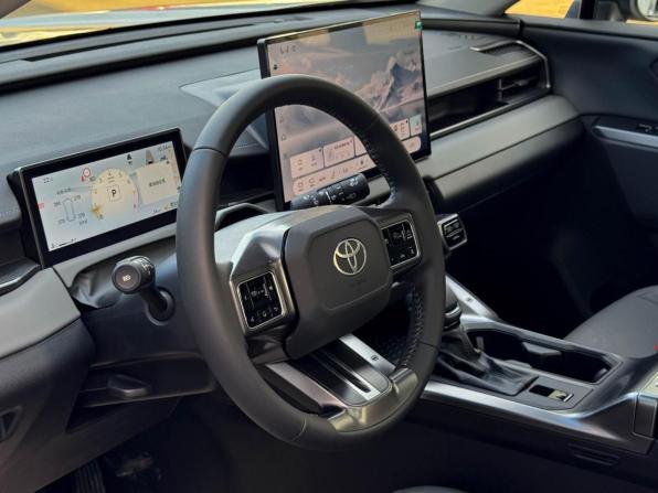 Toyota RAV4 V (XA50) с пробегом 2026 года, цена 4 280 000 рублей, 34 км, внедорожник, Автокод Объявления