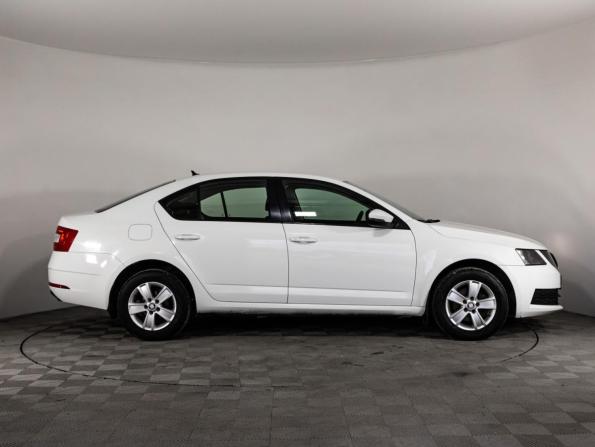 Skoda Octavia III (A7) Рестайлинг с пробегом 2017 года, цена 1 099 000 рублей, 305000 км, лифтбек, Автокод Объявления