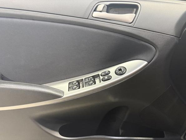 Hyundai Solaris I Рестайлинг с пробегом 2015 года, цена 960 000 рублей, 157954 км, седан, Автокод Объявления