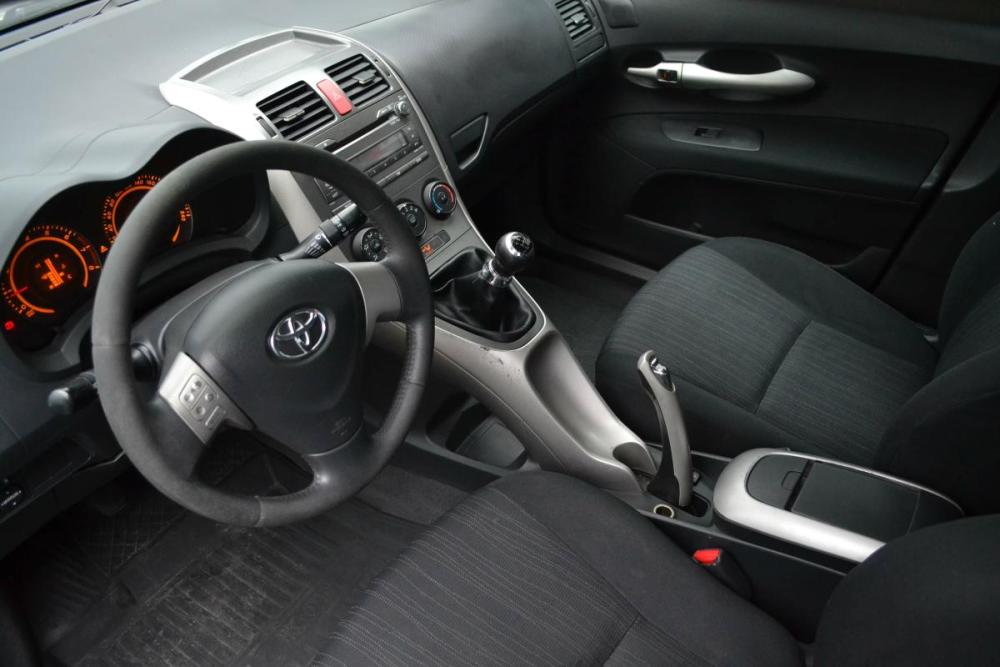 Toyota Auris I Старый Оскол  - изображение 11