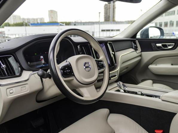 Volvo XC60 II Рестайлинг с пробегом 2021 года, цена 4 629 000 рублей, 76000 км, внедорожник, Автокод Объявления