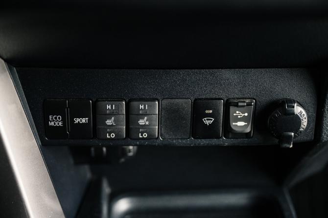 Toyota RAV4 IV (XA40) Рестайлинг с пробегом 2015 года, цена 2 020 000 рублей, 123000 км, внедорожник, Автокод Объявления