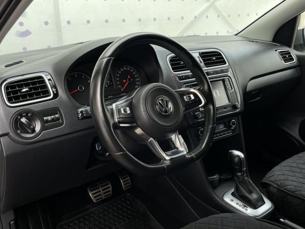 Volkswagen Polo V Рестайлинг с пробегом 2018 года, цена 1 400 000 рублей, 101215 км, седан, Автокод Объявления