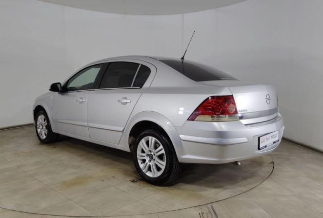 Opel Astra H Рестайлинг с пробегом 2012 года, цена 580 000 рублей, 282783 км, седан, Автокод Объявления