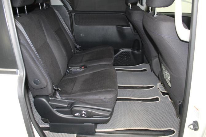 Toyota Voxy III (R80) с пробегом 2014 года, цена 1 679 000 рублей, 196000 км, минивэн, Автокод Объявления