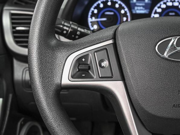 Hyundai Solaris I с пробегом 2012 года, цена 669 000 рублей, 324841 км, хэтчбек, Автокод Объявления