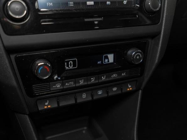 Skoda Rapid I Рестайлинг с пробегом 2019 года, цена 1 445 000 рублей, 71328 км, лифтбек, Автокод Объявления