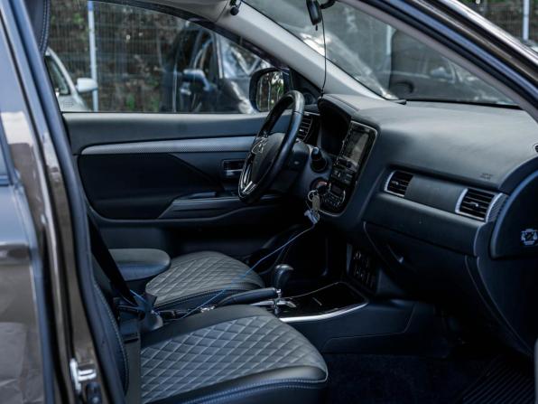 Mitsubishi Outlander III Рестайлинг 2 с пробегом 2018 года, цена 1 350 001 рубль, 204615 км, внедорожник, Автокод Объявления