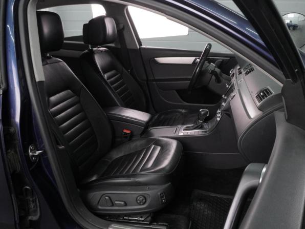 Volkswagen Passat B7 с пробегом 2013 года, цена 1 007 000 рублей, 337415 км, седан, Автокод Объявления