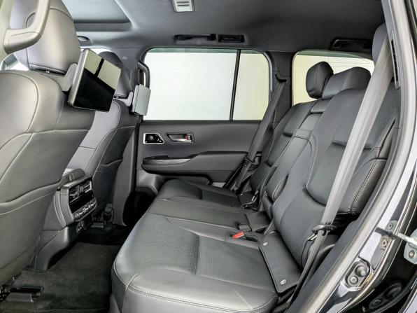 Toyota Land Cruiser 300 Series с пробегом 2024 года, цена 12 225 000 рублей, 35000 км, внедорожник, Автокод Объявления