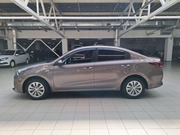 Kia Rio IV Рестайлинг с пробегом 2020 года, цена 1 317 500 рублей, 130195 км, седан, Автокод Объявления