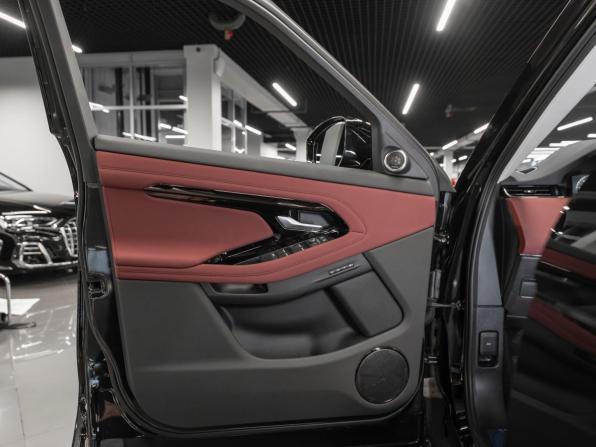 Land Rover Range Rover Evoque II Рестайлинг с пробегом 2025 года, цена 5 800 000 рублей, 39 км, внедорожник, Автокод Объявления
