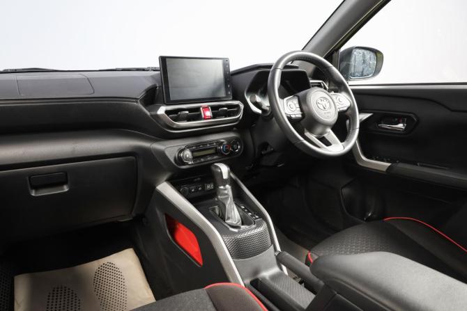 Toyota Raize I с пробегом 2021 года, цена 1 599 000 рублей, 52250 км, внедорожник, Автокод Объявления